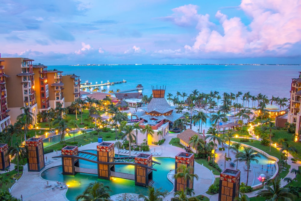 Elite Vacation Club — Swimming pool in Playa Mujeres, Quintana Roo