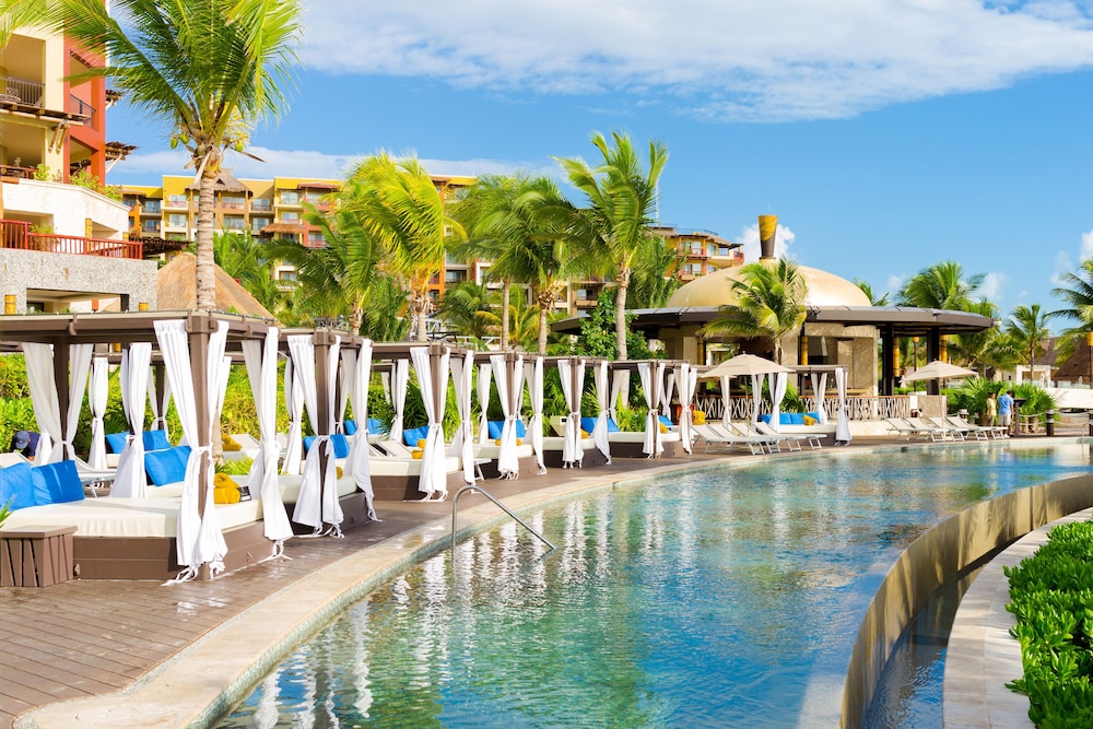 Elite Vacation Club — Swimming pool in Playa Mujeres, Quintana Roo