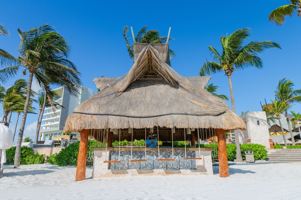 Elite Vacation Club — Restaurant & bars in Playa Mujeres, Quintana Roo