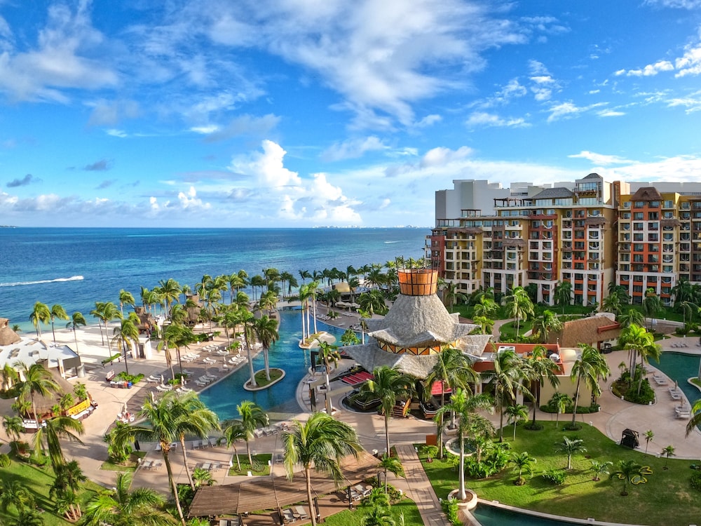 Elite Vacation Club — Hotel building in Playa Mujeres, Quintana Roo