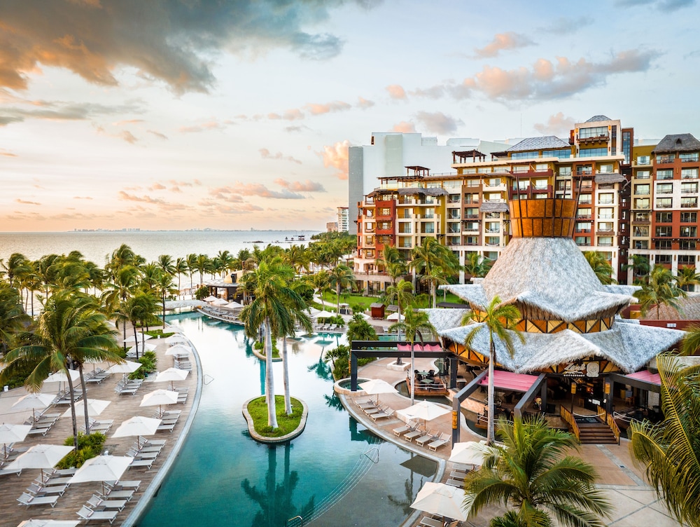 Elite Vacation Club — Swimming pool in Playa Mujeres, Quintana Roo