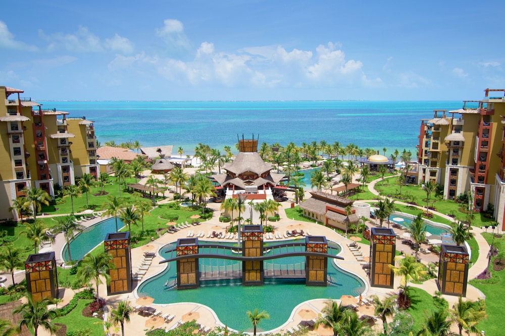 Elite Vacation Club — Swimming pool in Playa Mujeres, Quintana Roo
