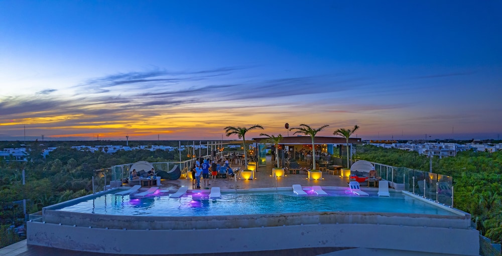 Mvngata Beach Hotel — Restaurant & bars in Playa del Carmen, Quintana Roo