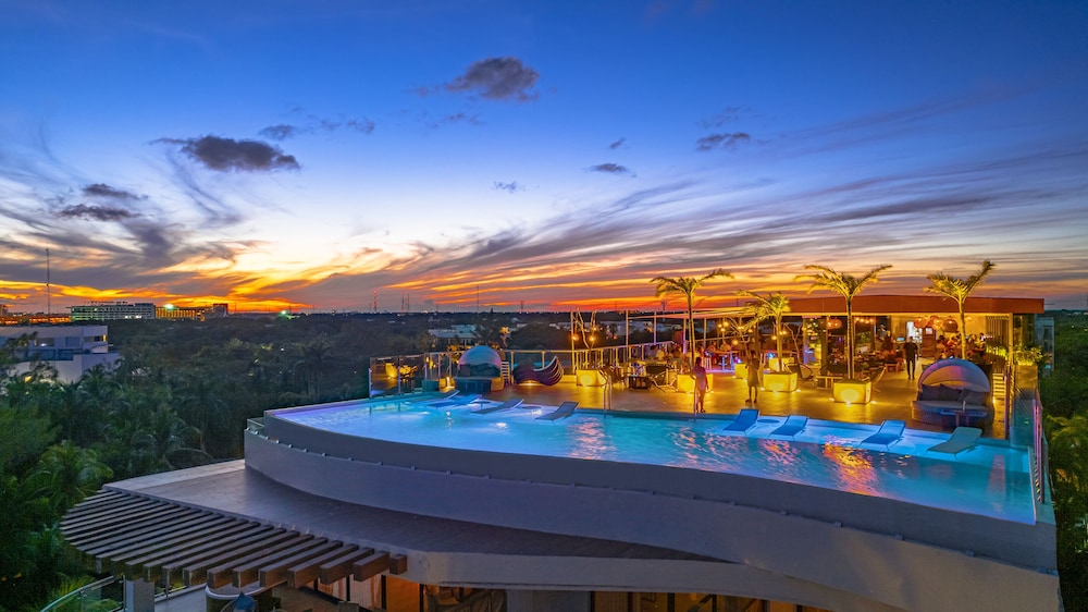 Mvngata Beach Hotel — Swimming pool in Playa del Carmen, Quintana Roo