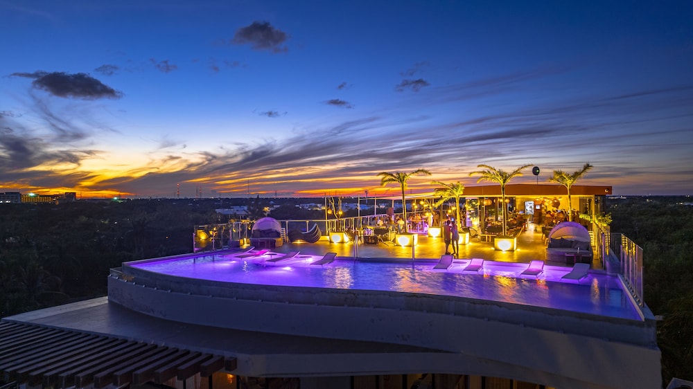Mvngata Beach Hotel — Swimming pool in Playa del Carmen, Quintana Roo