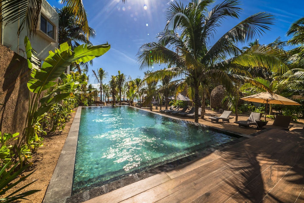 Mvngata Beach Hotel — Swimming pool in Playa del Carmen, Quintana Roo