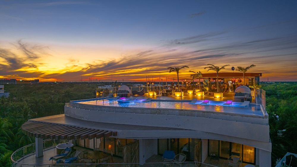 Mvngata Beach Hotel — Swimming pool in Playa del Carmen, Quintana Roo