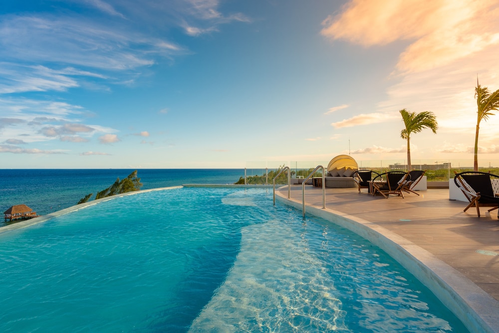 Mvngata Beach Hotel — Swimming pool in Playa del Carmen, Quintana Roo