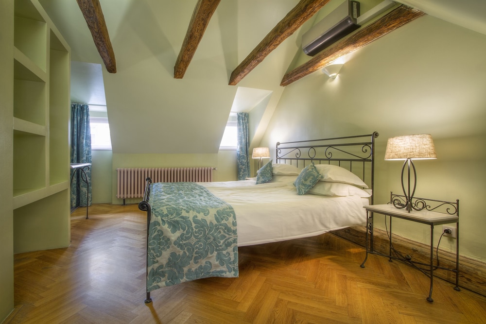 Black Star Suites — Hotel rooms in Prague, Prague