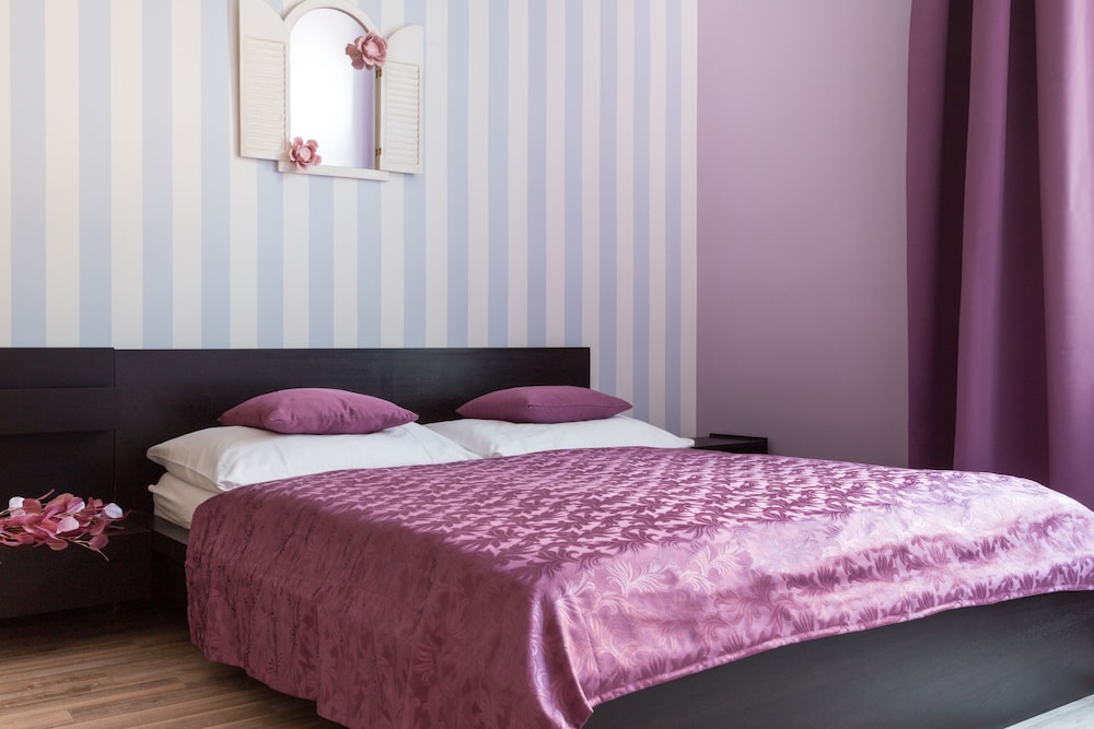 Royal Court Apartments — Hotel rooms in Prague, Prague