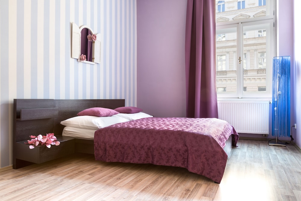 Royal Court Apartments — Hotel rooms in Prague, Prague