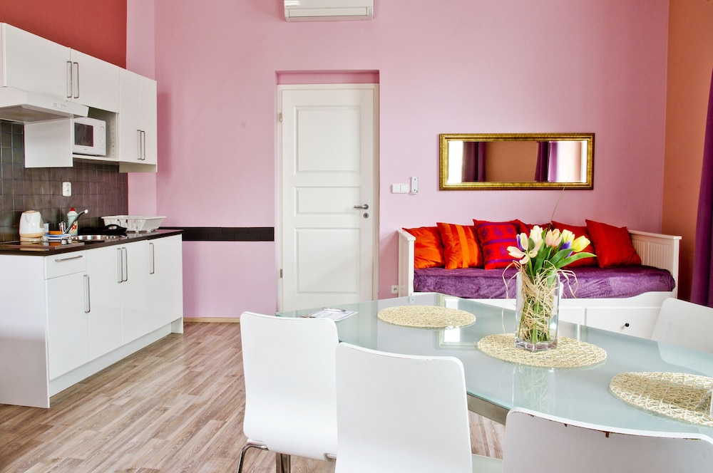 Royal Court Apartments — Hotel rooms in Prague, Prague