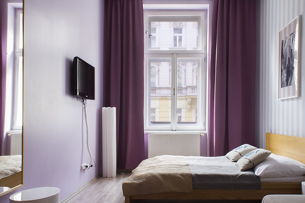 Royal Court Apartments — Hotel rooms in Prague, Prague