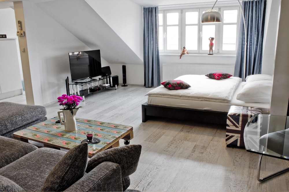 Royal Court Apartments — Hotel rooms in Prague, Prague