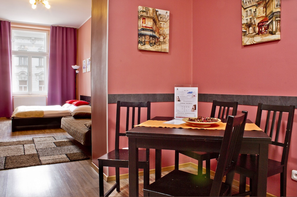Royal Court Apartments — Hotel rooms in Prague, Prague