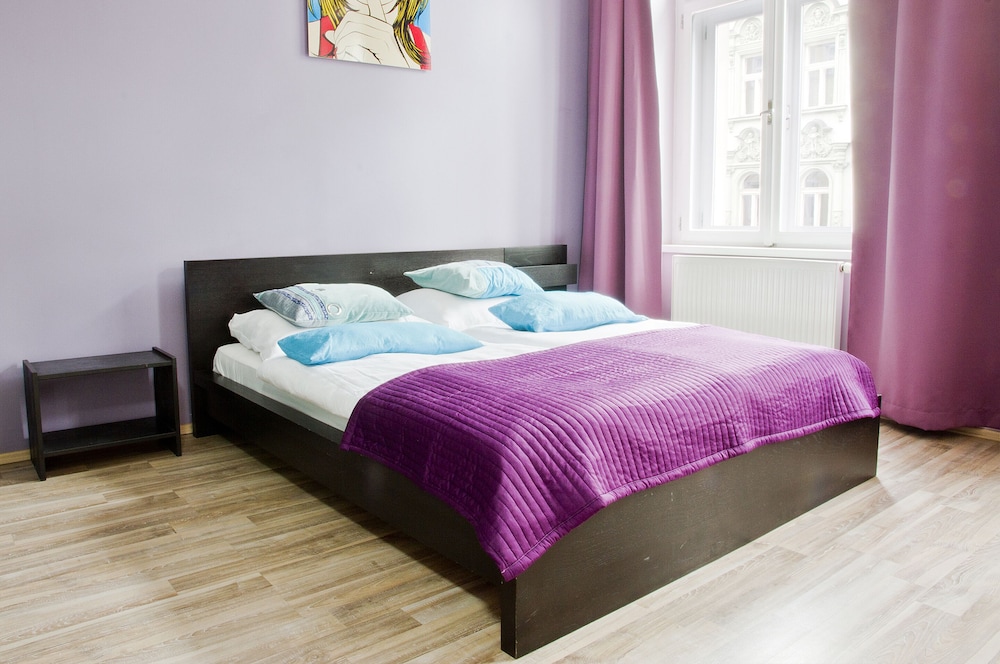 Royal Court Apartments — Hotel rooms in Prague, Prague