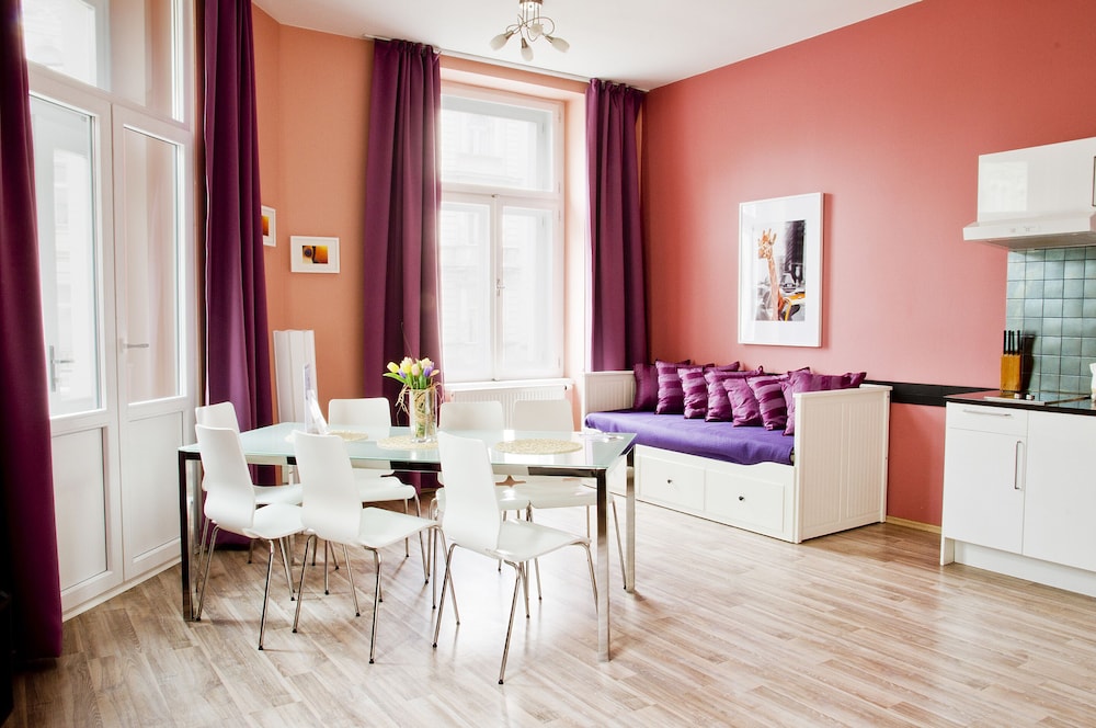 Royal Court Apartments — Hotel rooms in Prague, Prague