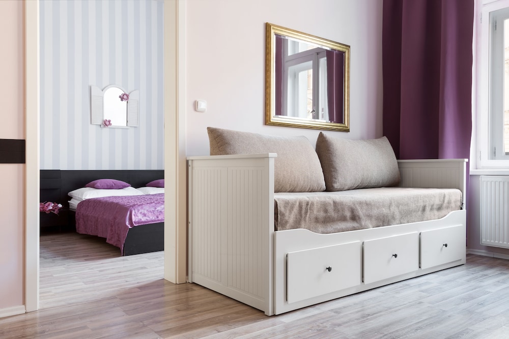 Royal Court Apartments — Hotel rooms in Prague, Prague