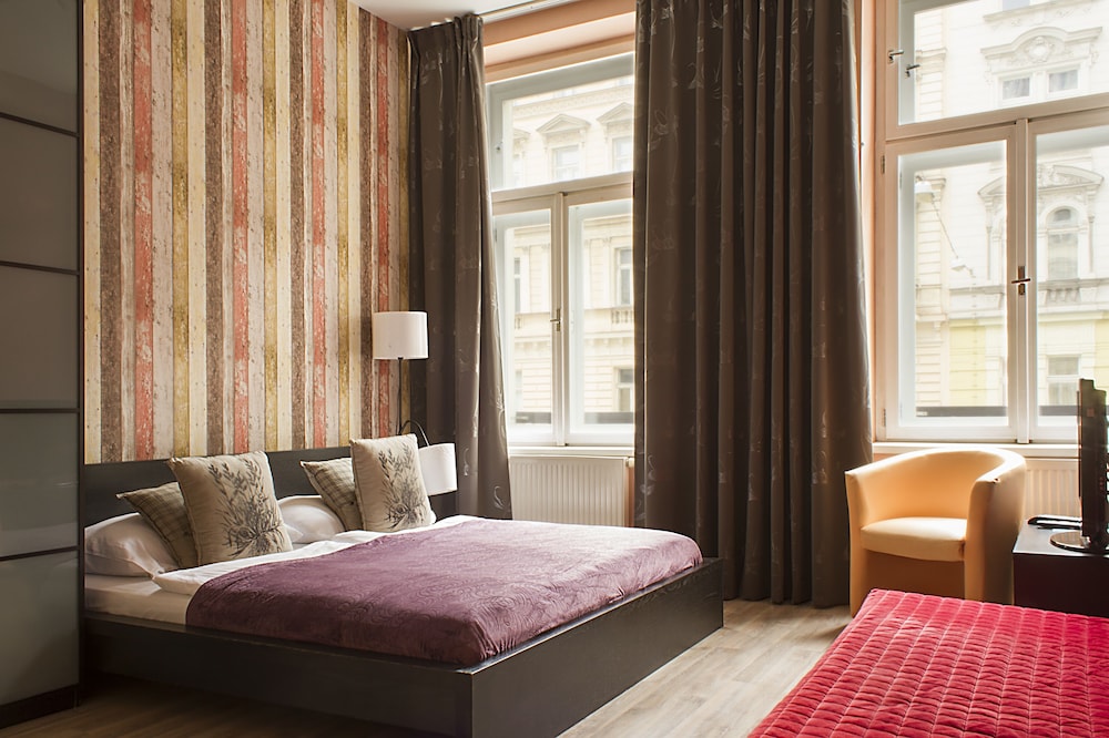 Royal Court Apartments — Hotel rooms in Prague, Prague
