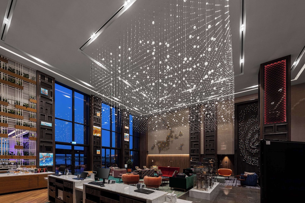 Hyatt Centric Jumeirah Dubai — Restaurant & bars in Dubai