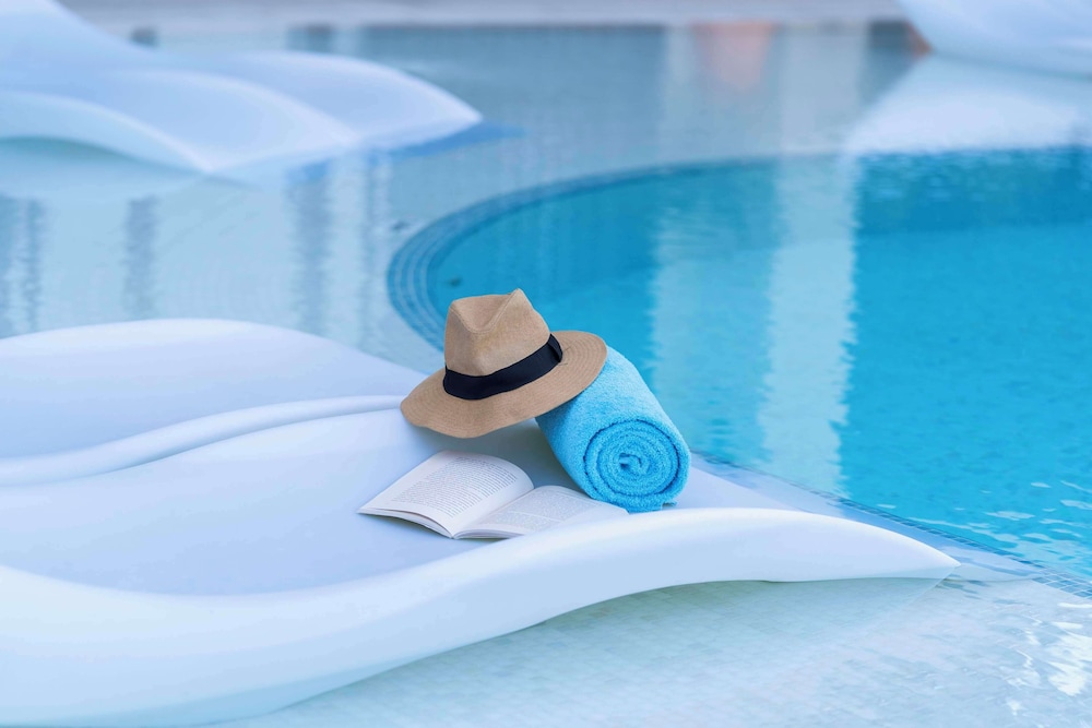 Hyatt Centric Jumeirah Dubai — Swimming pool in Dubai