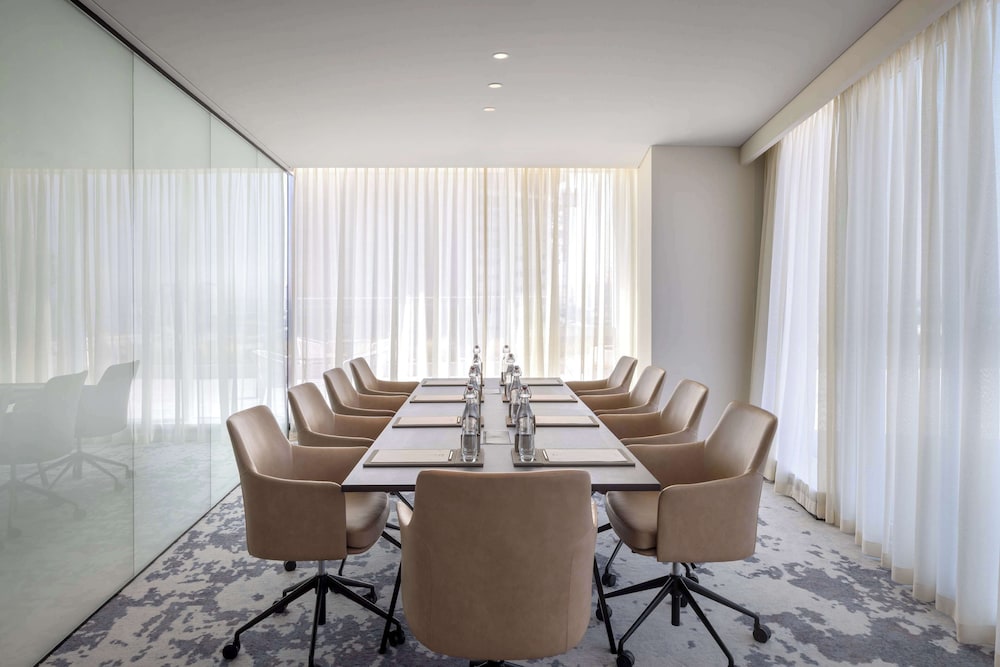 Avani+ Palm View Dubai Hotel & Suites — Hotel building in Dubai