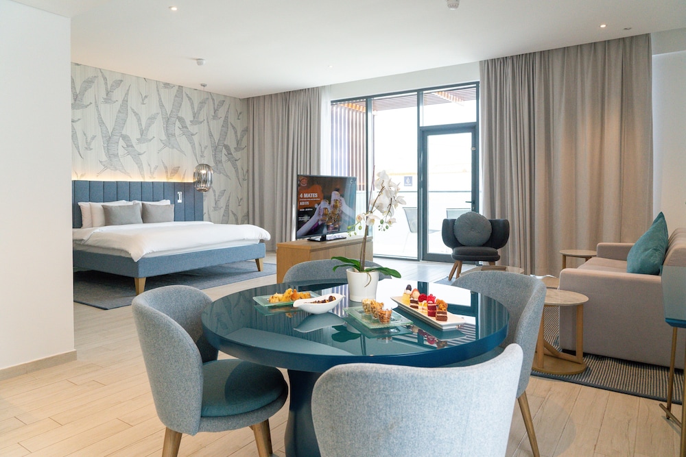 C Central Hotel and Resort The Palm — Hotel rooms in Dubai