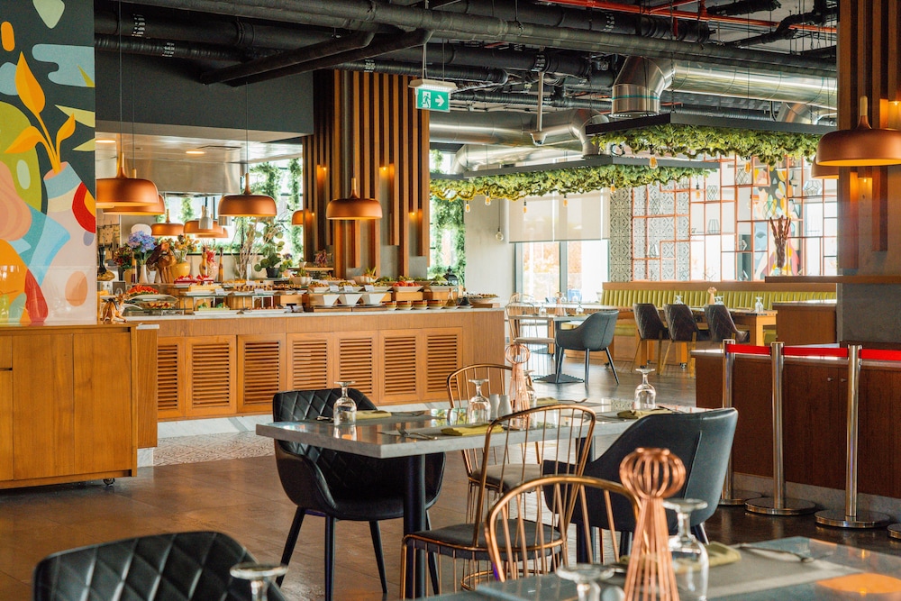 C Central Hotel and Resort The Palm — Restaurant & bars in Dubai
