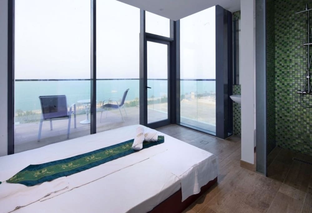C Central Hotel and Resort The Palm — Hotel rooms in Dubai