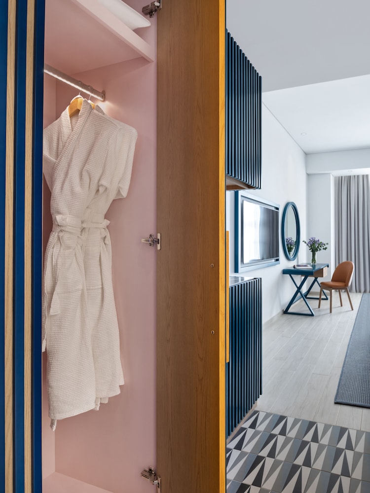 C Central Hotel and Resort The Palm — Hotel rooms in Dubai