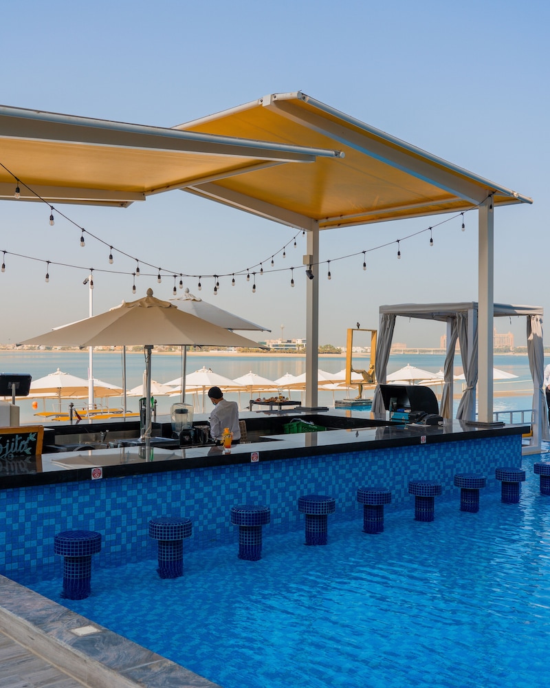 C Central Hotel and Resort The Palm — Restaurant & bars in Dubai