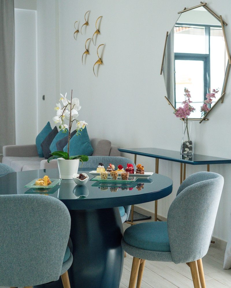 C Central Hotel and Resort The Palm — Restaurant & bars in Dubai
