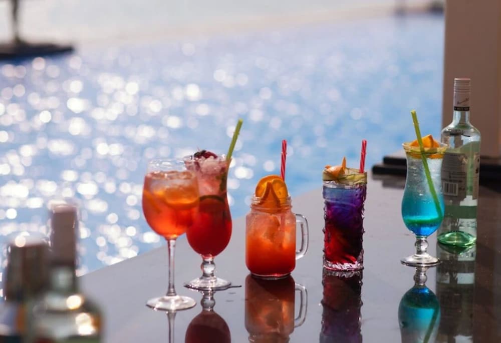 C Central Hotel and Resort The Palm — Restaurant & bars in Dubai