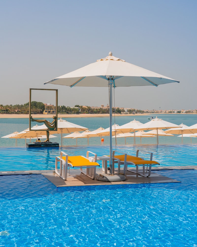 C Central Hotel and Resort The Palm — Swimming pool in Dubai
