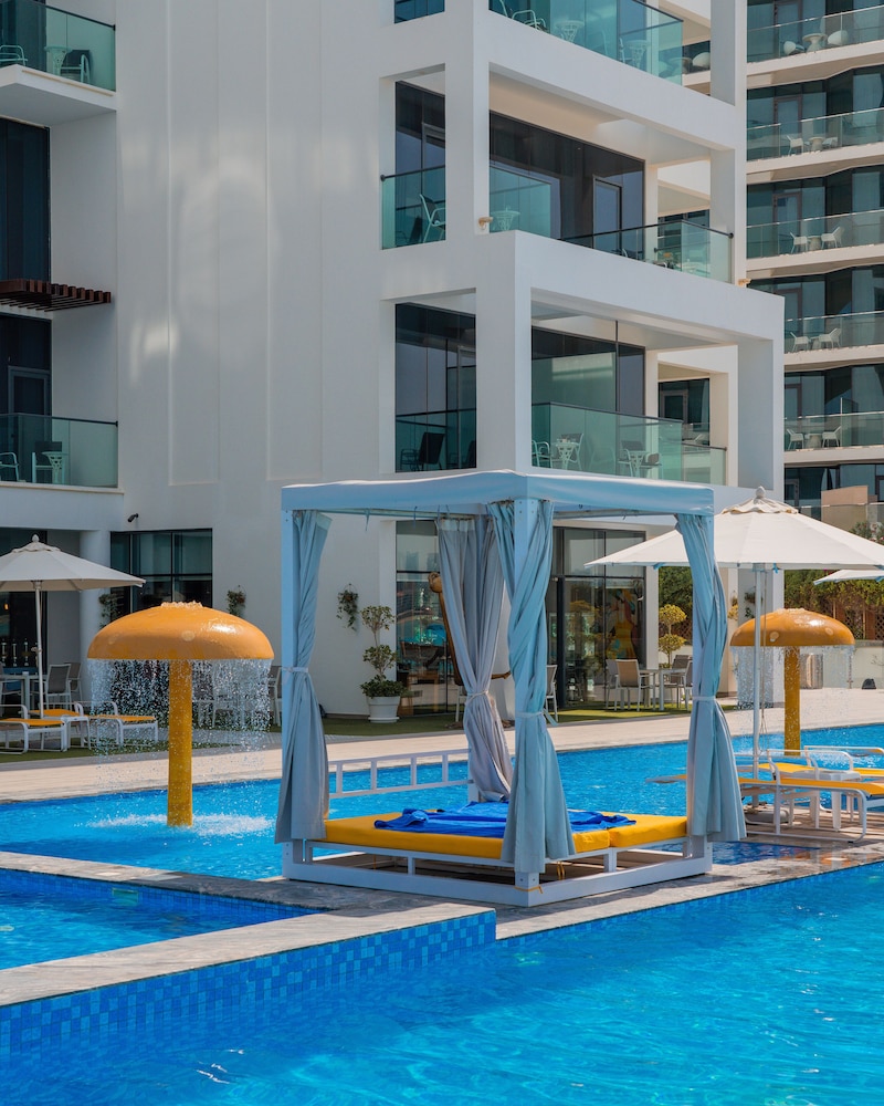 C Central Hotel and Resort The Palm — Swimming pool in Dubai