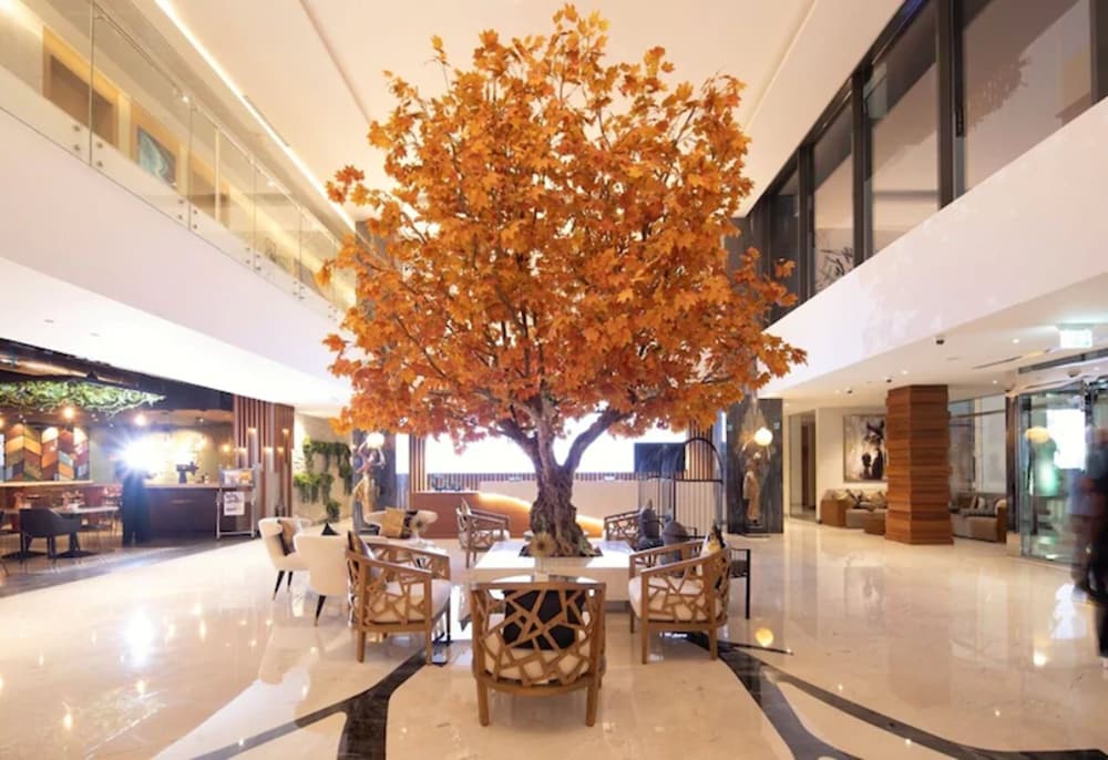 C Central Hotel and Resort The Palm — Hotel building in Dubai