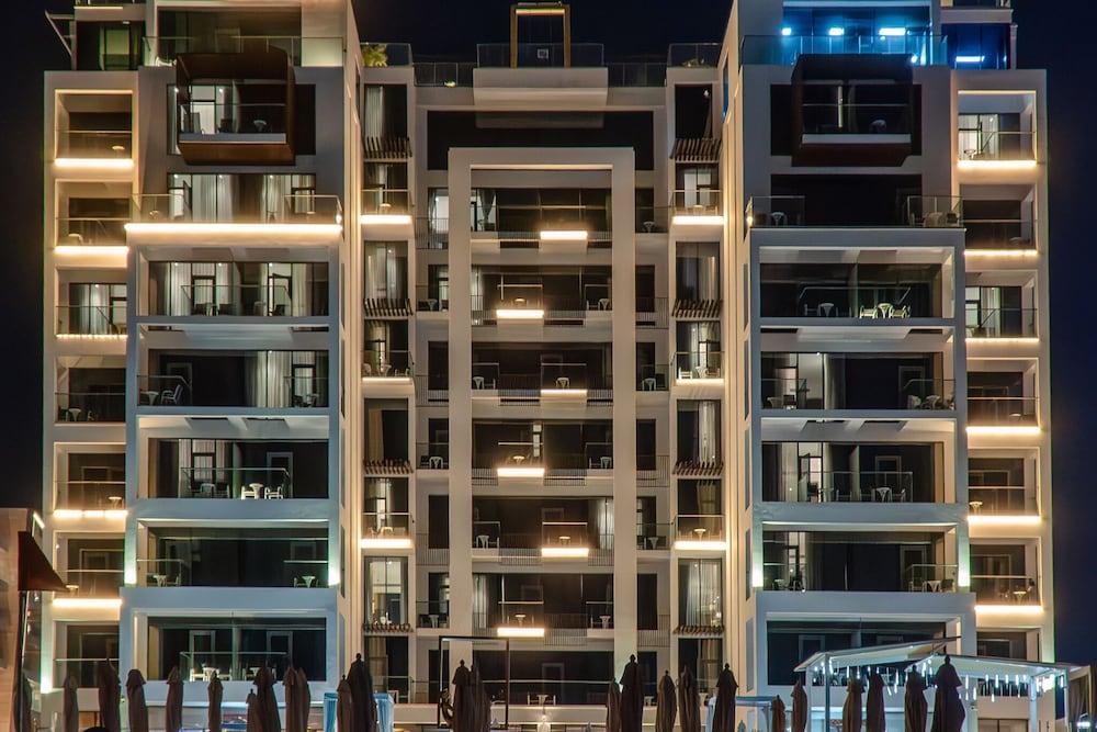 C Central Hotel and Resort The Palm — Hotel building in Dubai