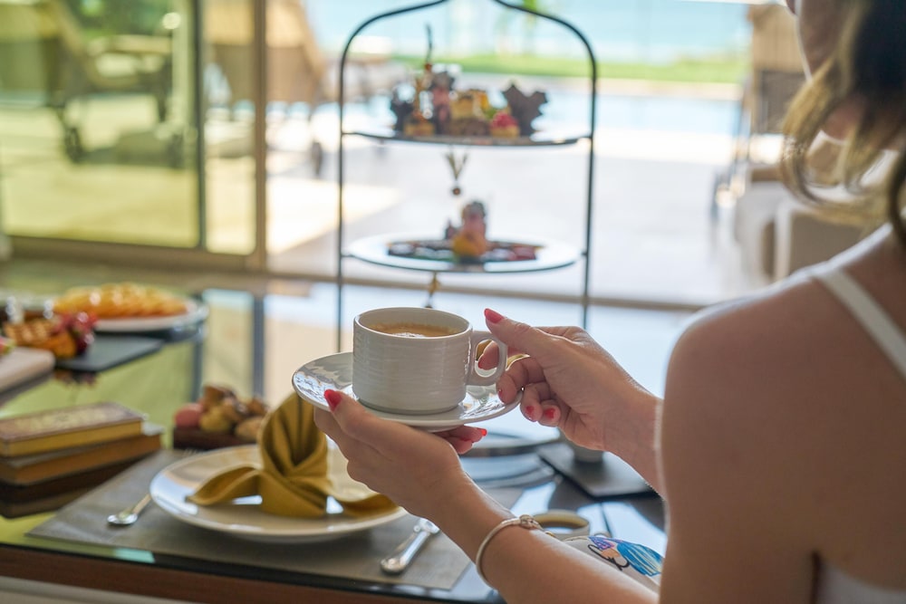 C Central Hotel and Resort The Palm — Restaurant & bars in Dubai