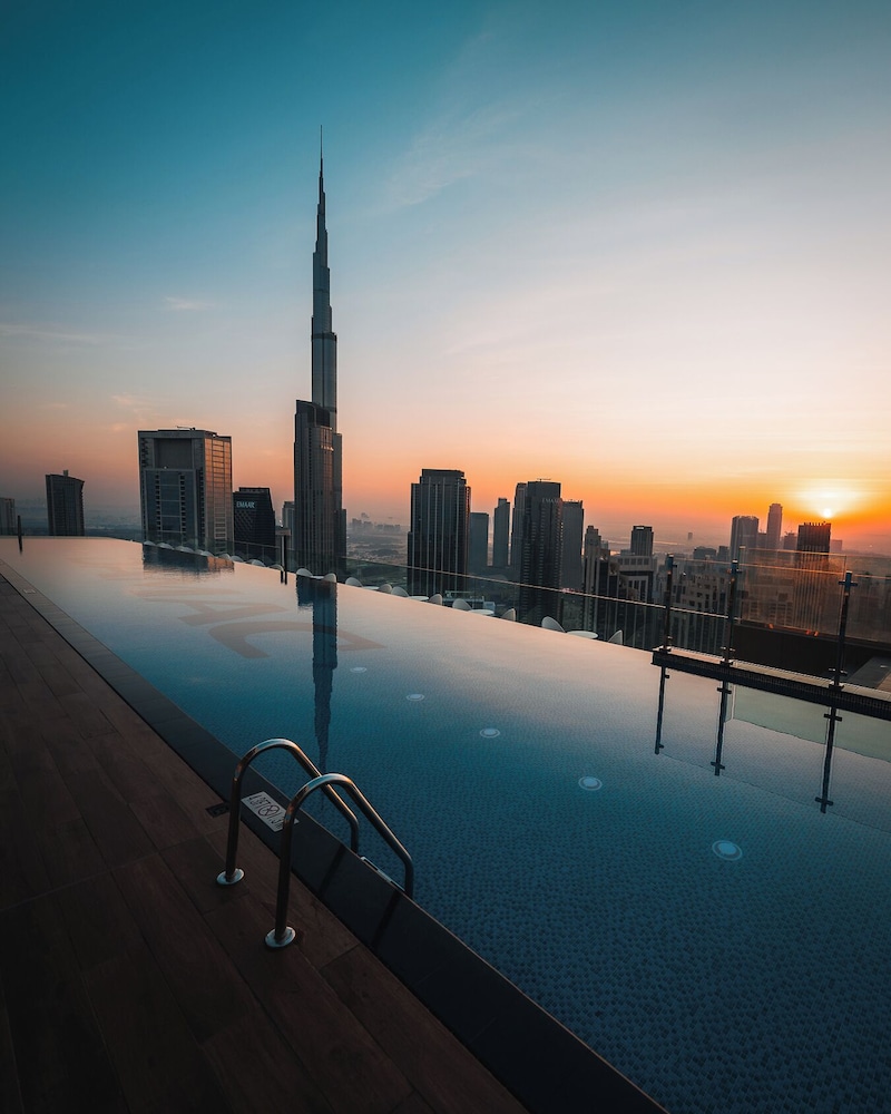 Paramount Hotel Midtown — Swimming pool in Dubai