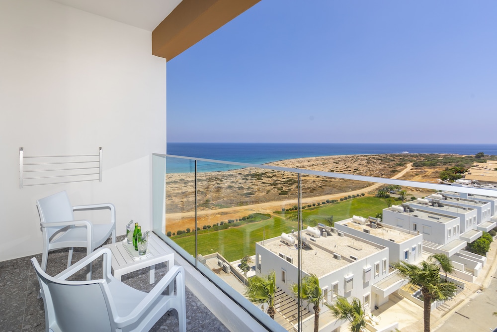 Leonardo Crystal Cove & Spa by the sea - Adults Only — Hotel rooms in Protaras, Famagusta Region