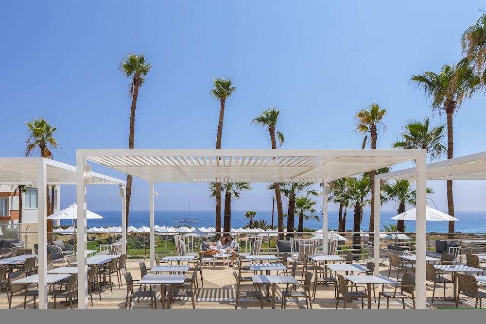 Leonardo Crystal Cove & Spa by the sea - Adults Only — Restaurant & bars in Protaras, Famagusta Region