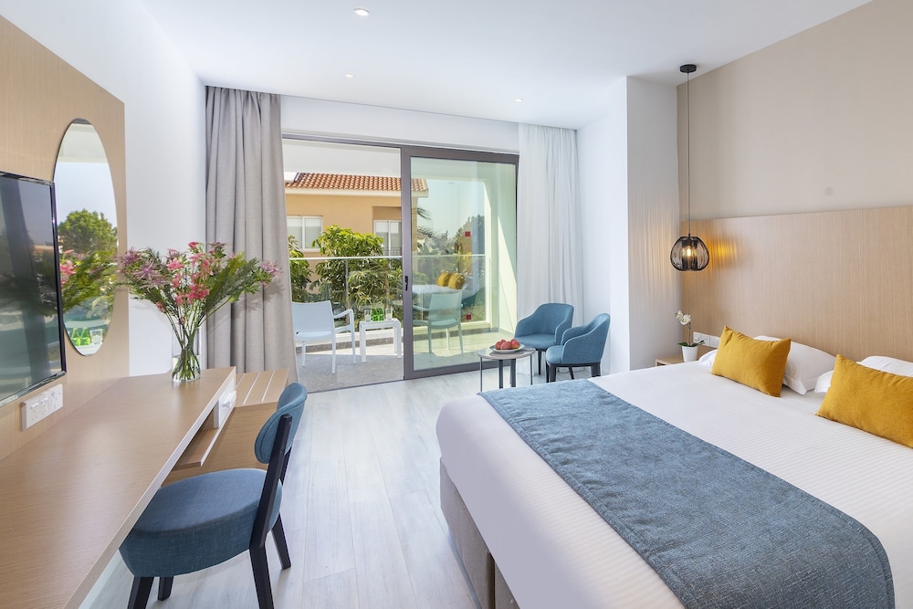 Leonardo Crystal Cove & Spa by the sea - Adults Only — Hotel rooms in Protaras, Famagusta Region