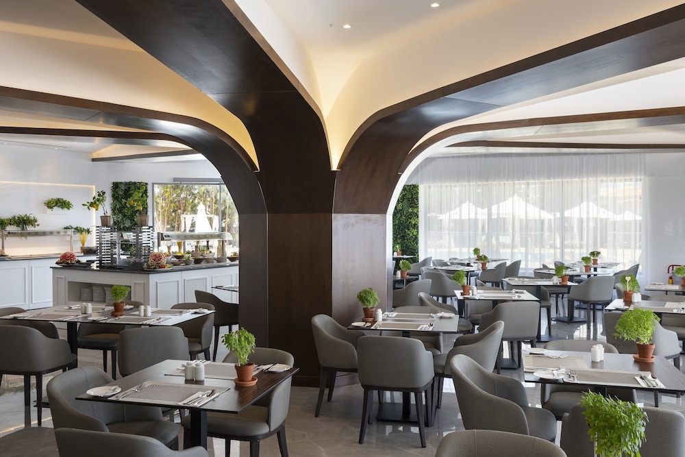 Leonardo Crystal Cove & Spa by the sea - Adults Only — Restaurant & bars in Protaras, Famagusta Region