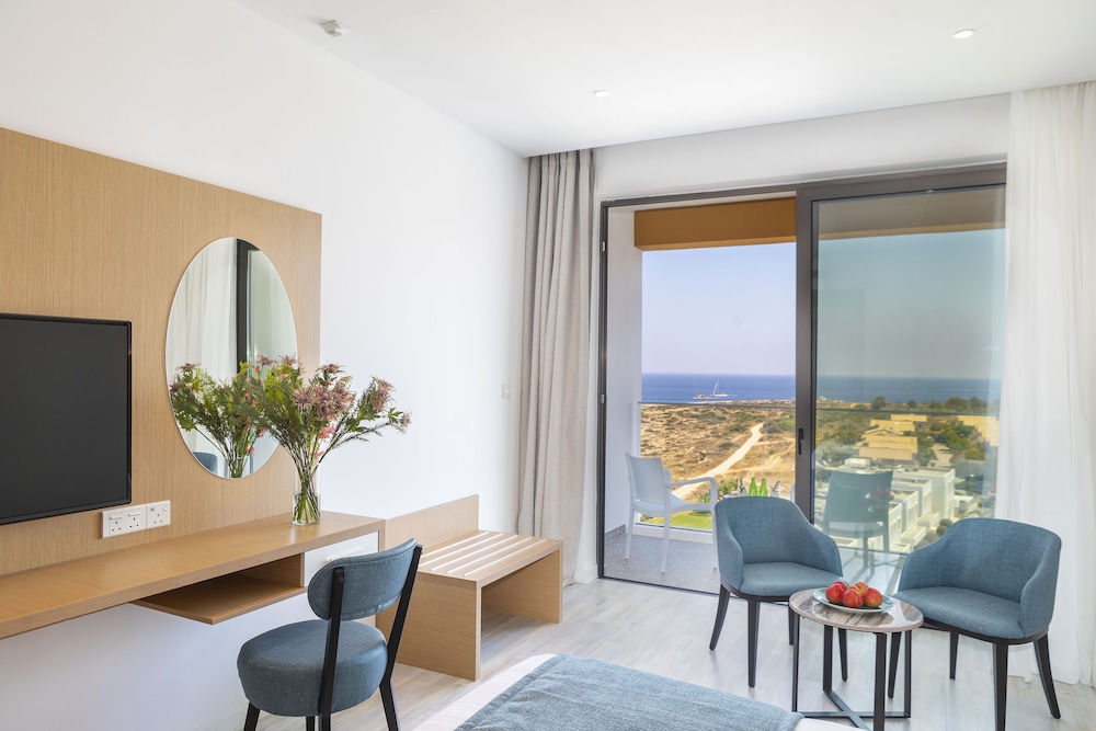 Leonardo Crystal Cove & Spa by the sea - Adults Only — Hotel rooms in Protaras, Famagusta Region