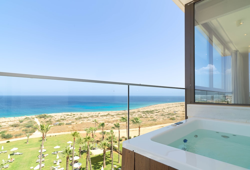 Leonardo Crystal Cove & Spa by the sea - Adults Only — Hotel rooms in Protaras, Famagusta Region