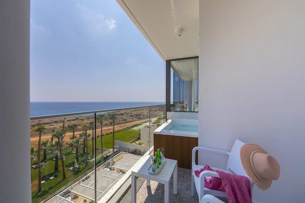 Leonardo Crystal Cove & Spa by the sea - Adults Only — Hotel rooms in Protaras, Famagusta Region