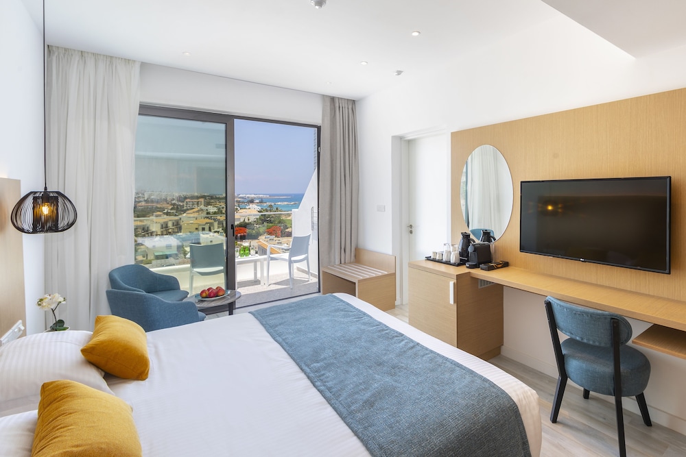 Leonardo Crystal Cove & Spa by the sea - Adults Only — Hotel rooms in Protaras, Famagusta Region