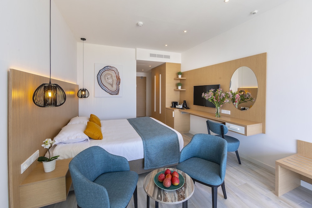 Leonardo Crystal Cove & Spa by the sea - Adults Only — Hotel rooms in Protaras, Famagusta Region