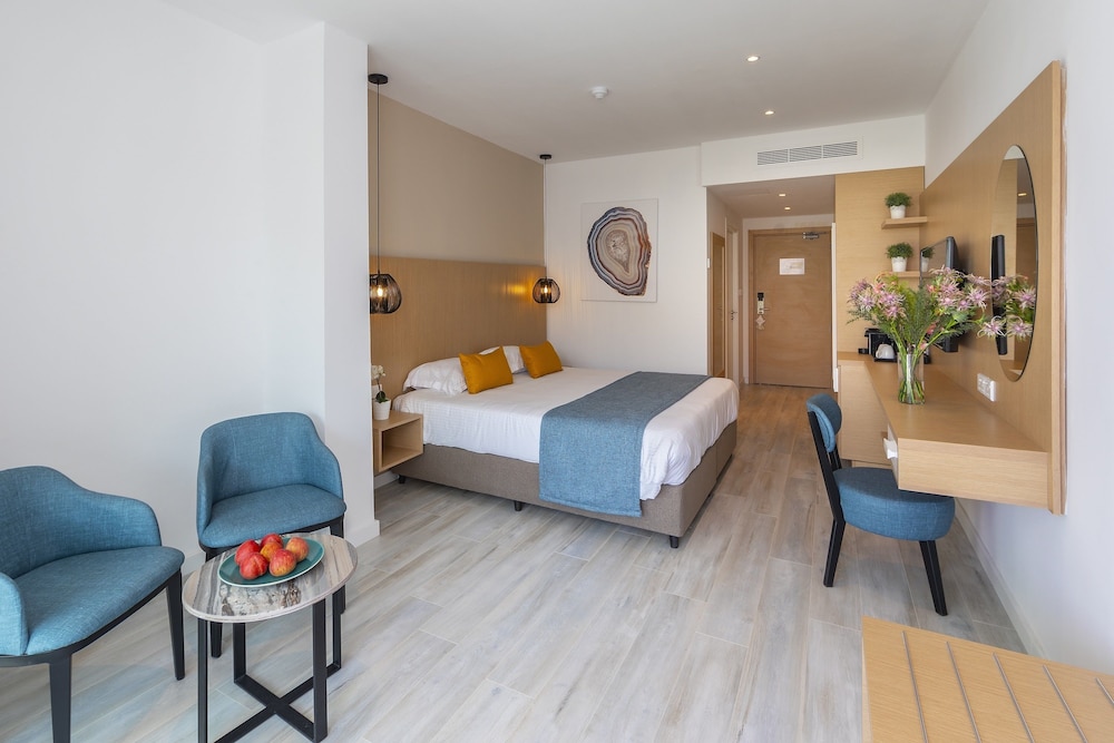 Leonardo Crystal Cove & Spa by the sea - Adults Only — Hotel rooms in Protaras, Famagusta Region