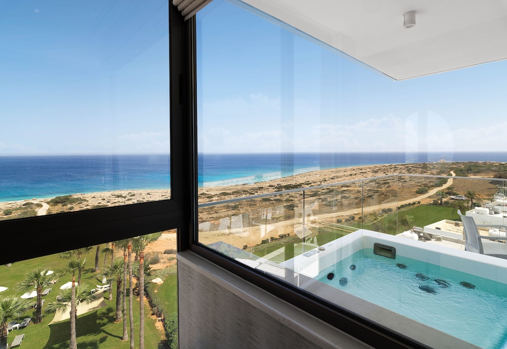 Leonardo Crystal Cove & Spa by the sea - Adults Only — Hotel rooms in Protaras, Famagusta Region